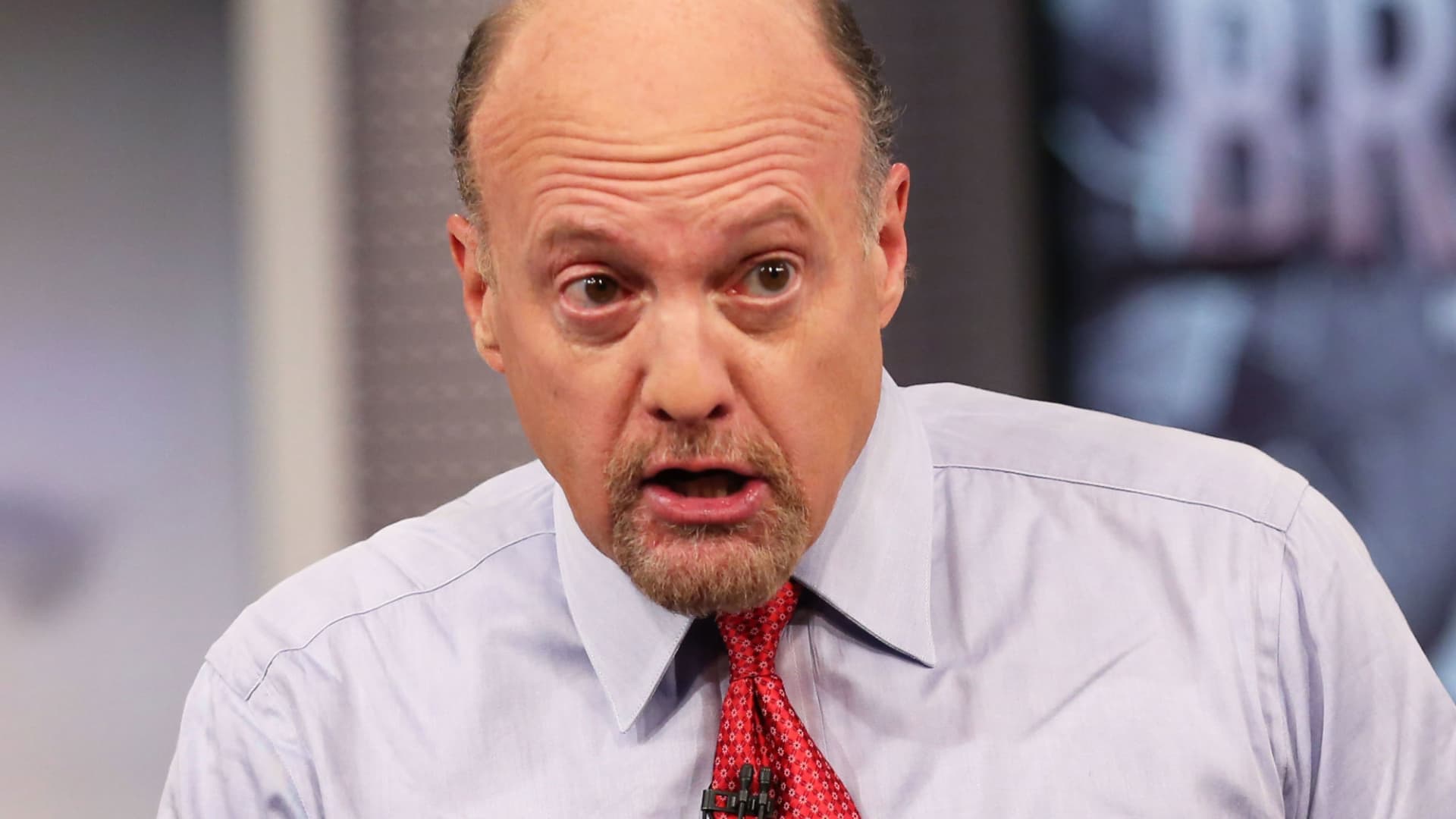 Jim Cramer explains why he thinks a government shutdown won't have a big impact on the market