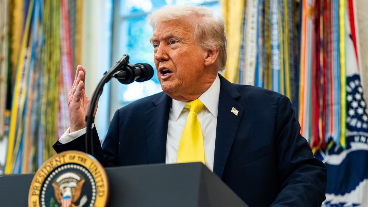 Trump considers historic appearance at Supreme Court tariffs hearing