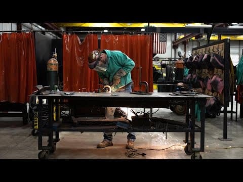 US Private Payrolls Fall by 32,000 in September, ADP Says